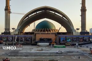 آماده‌سازی مصلی بزرگ تهران برای برگزاری آیین باشکوه وداع با پیکر مطهر امام قائد شهید + فیلم