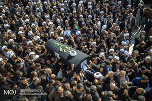 تشییع پیکر آیت الله مومن در قم