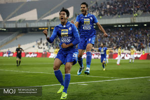 دیدار تیم های فوتبال استقلال تهران و صنعت نفت آبادان