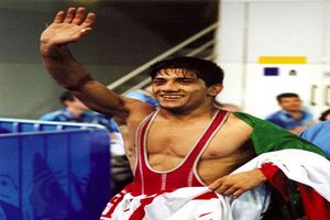 دبیر یک مدال دیگر به آستان قدس اهدا کرد/ جمع مدال های اهدایی به 13 رسید