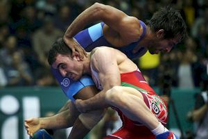 جامعه کشتی کرمانشاه را خیلی بزرگ است/ فدراسیون کشتی نگاه ویژه‌ای  داشته باشد