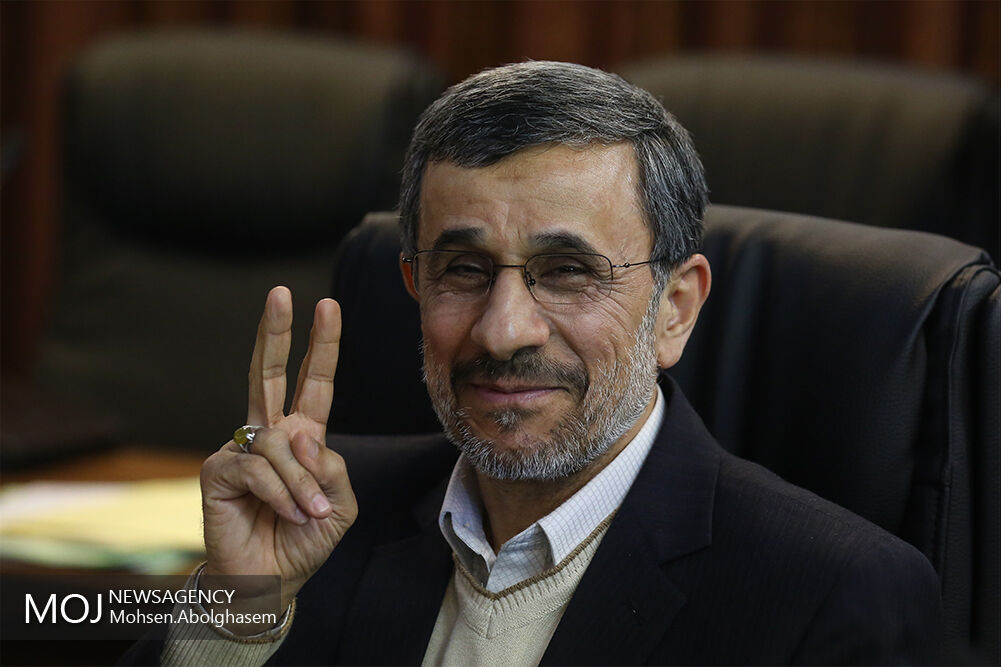 احمدی نژاد در انتخابات ریاست جمهوری ثبت نام کرد