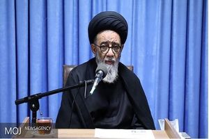 تبریک تلفنی نماینده ولی فقیه در آذربایجان شرقی به بانوی دانشمند تبریزی به خاطرکسب مدال طلا