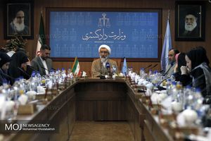 انتشار فیش ها در دولت یک دستاورد مثبت بوده است / مبارزه با قاچاق به ۱۹میلیارد رسیده است