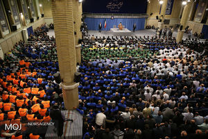 دیدار جمعی از کارگران با مقام معظم رهبری