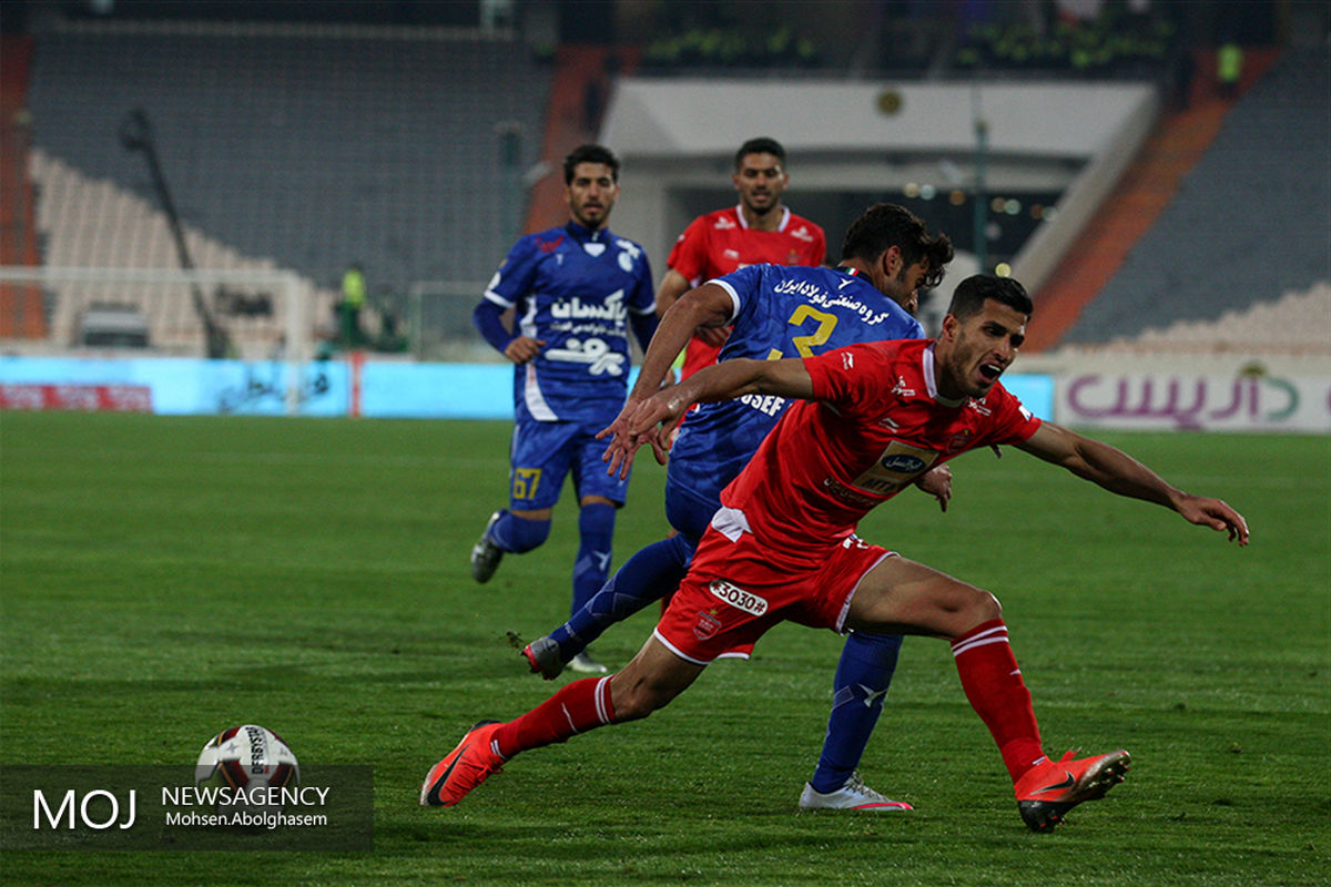 دیدار تیم های فوتبال پرسپولیس و استقلال خوزستان