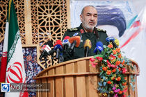 ملت ایران در حال شکستن یک امپراطوری مادی در دنیاست