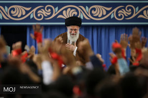 دیدار دانش‌آموزان و دانشجویان با مقام معظم رهبری