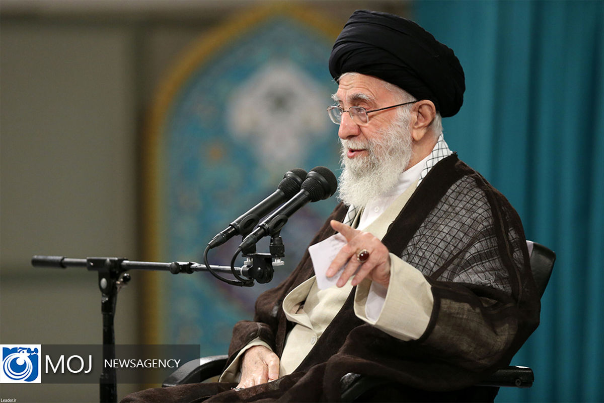 دیدار جمعی از دانش‌ آموزان با مقام معظم رهبری