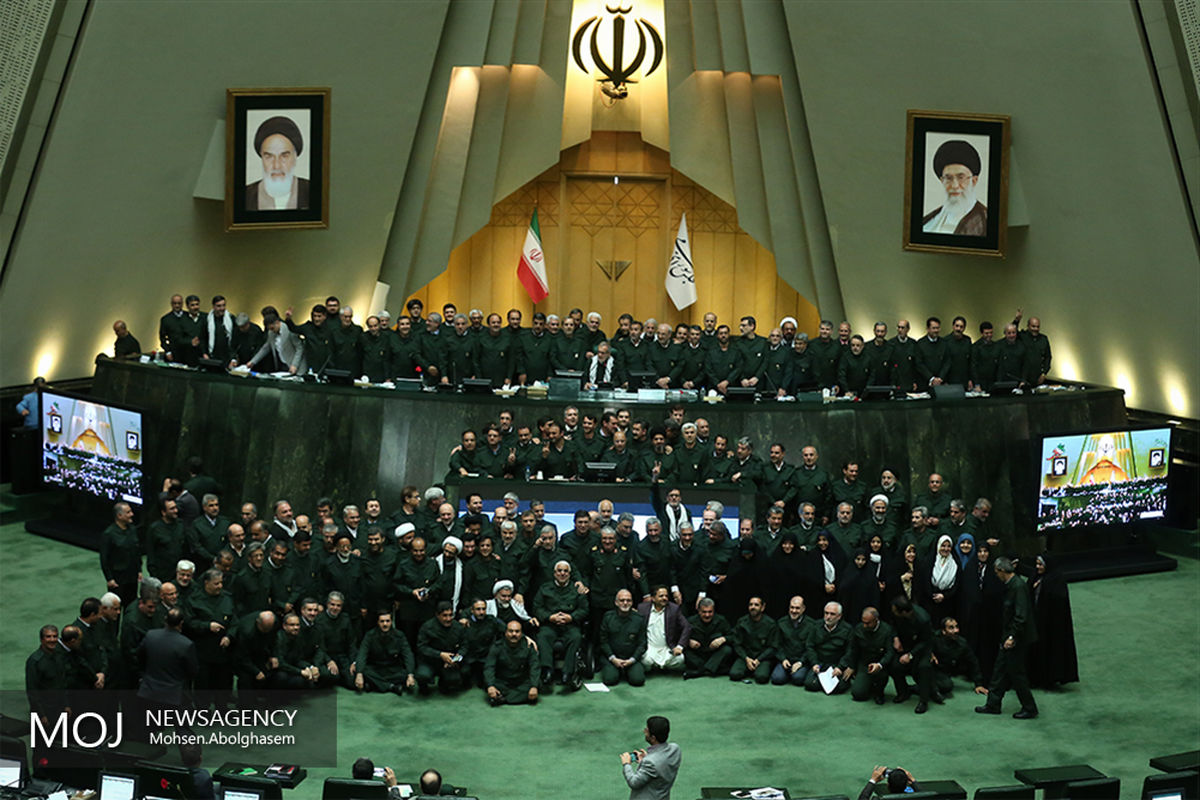 حضور نمایندگان مردم با لباس سپاه در صحن مجلس