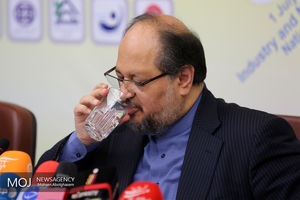 عدم اقناع سوال کنندگان از وزیر صنعت در کمیسیون صنایع