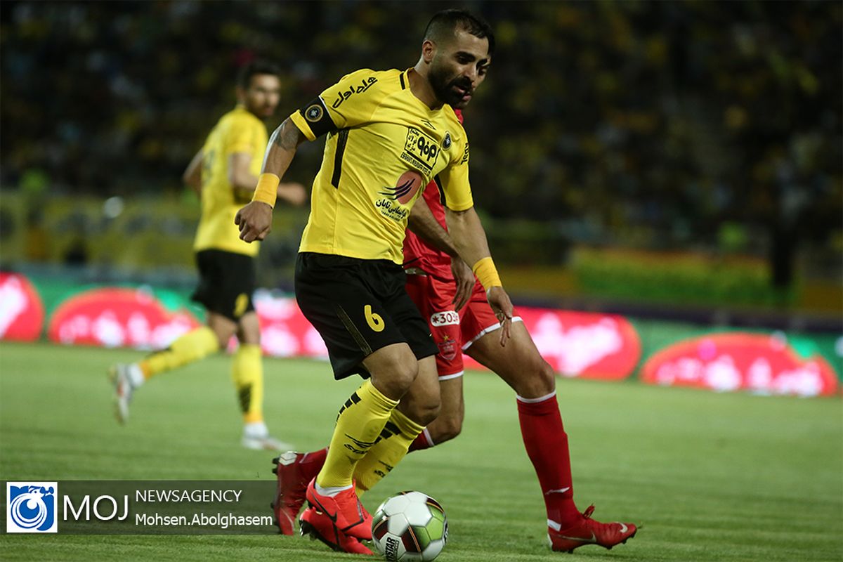 دیدار تیم های فوتبال پرسپولیس و سپاهان اصفهان