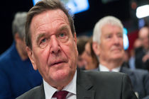 هشدار گرهارد شرودر به رویکرد ناتو در قبال روسیه