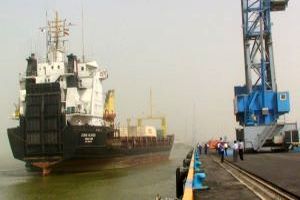 آغاز تردد کشتی های لاینر کانتینری به بندرامام خمینی(ره)