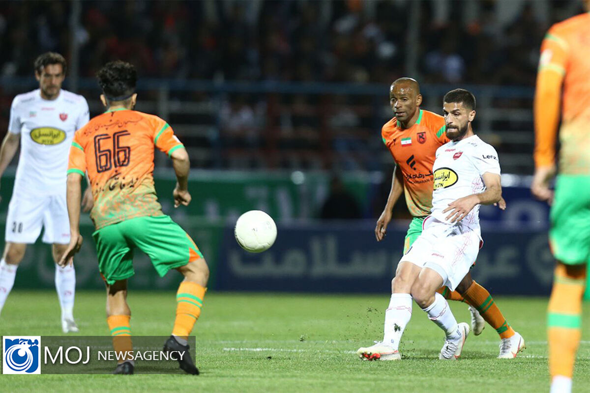 دیدار تیم های فوتبال مس رفسنجان و پرسپولیس