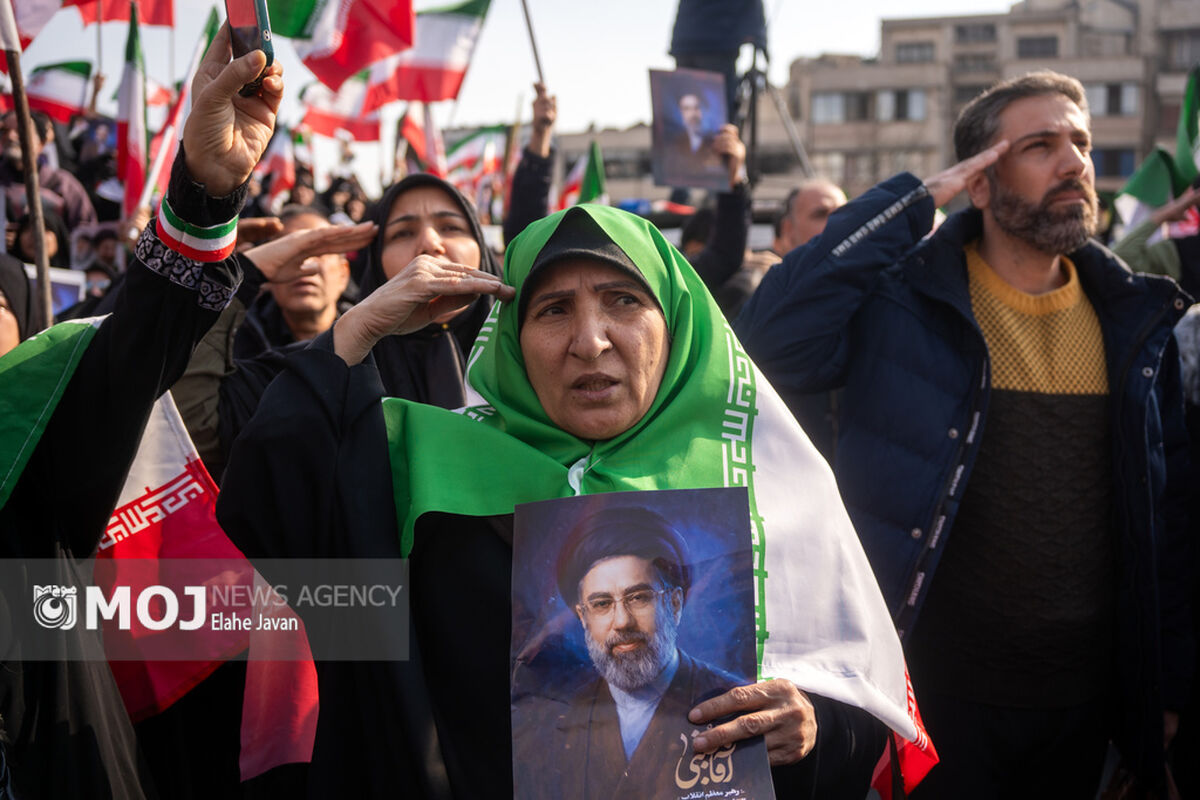 مراسم بیعت با سومین رهبر انقلاب اسلامی در تهران
