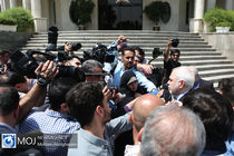 ما بر روی مواضع خود محکم ایستاده‌ایم