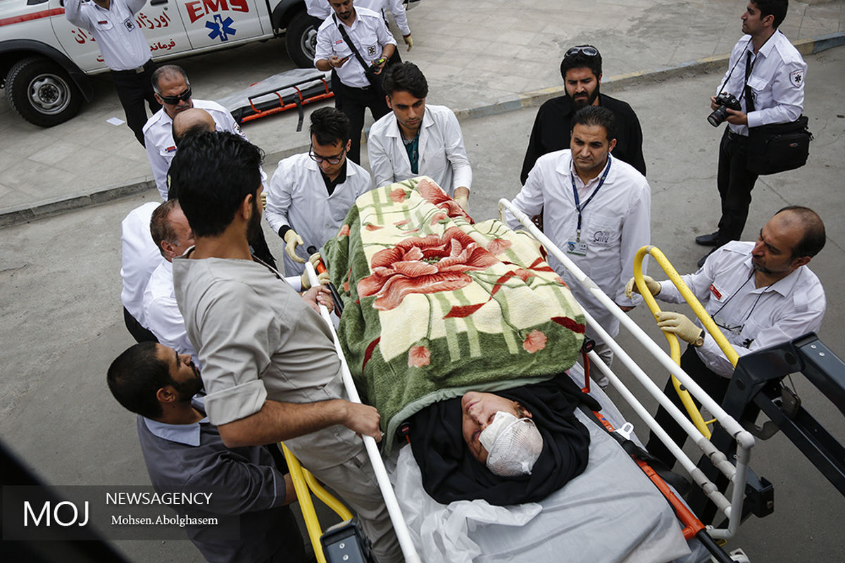 انتقال مصدومان حادثه واژگونی اتوبوس 