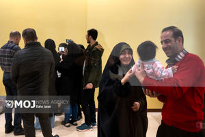 واگذاری فرزند به خانواده متقاضی در شیرخوارگاه