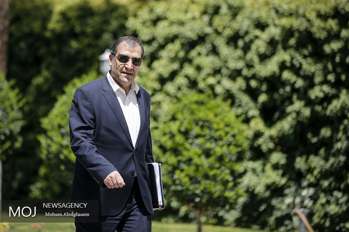 حاشیه جلسه هیات دولت/قاضی زاده هاشمی وزیر بهداشت