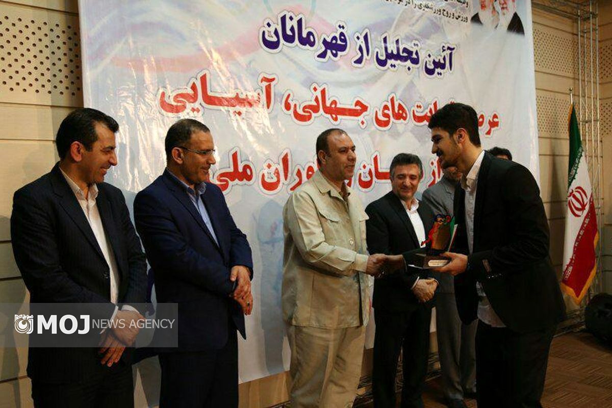 تجلیل از قهرمانان کردستان