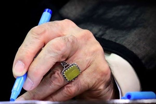 خوردن سحری بعد از طلوع فجر چه حکمی دارد؟