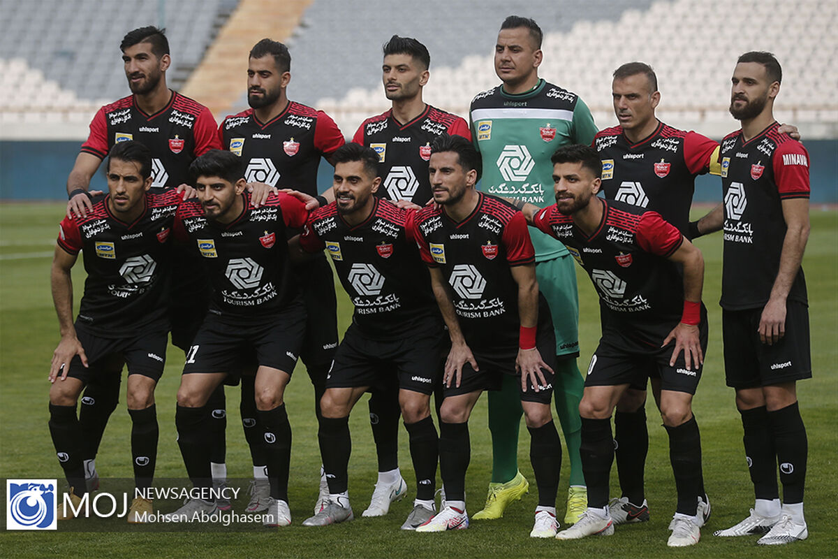 دیدار تیم های فوتبال پرسپولیس و نفت‌ مسجد سلیمان