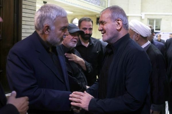 پزشکیان در مراسم ختم پدر ذوالقدر دبیر شورای عالی امنیت ملی حضور یافت