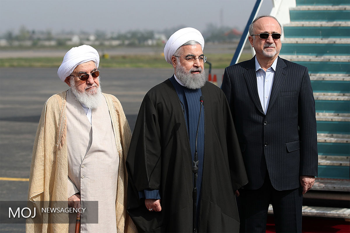 رییس جمهور وارد گیلان شد و با تلاشگران هلال احمر دیدار کرد