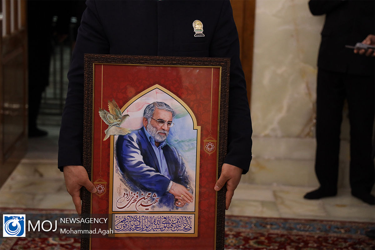 وداع با پیکر شهید محسن فخری زاده در حرم مطهر رضوی