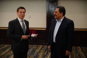 عالی‌ترین نشان افتخار اتحادیه اقتصادی اوراسیا به وزیر صنعت اعطا شد