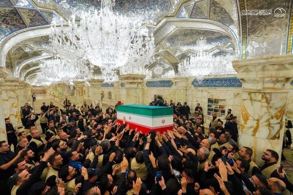 پیکرهای مطهر اعضای خانواده قائد شهید ایران به کاظمین منتقل شد