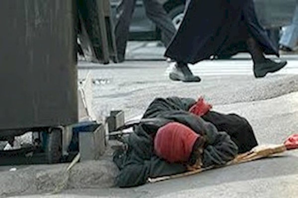 فوت زن کارتن خواب