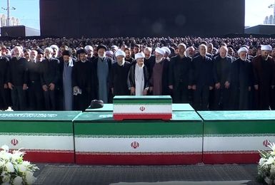 نماز بر پیکر مطهر مجاهد شهید امام خامنه‌ای و خانواده ایشان اقامه شد