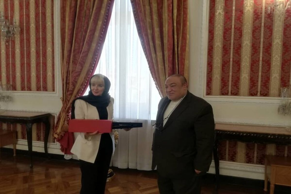 مهدی صفری معاون دیپلماسی اقتصادی وزارت امور خارجه و خانم «یاگودا لازارِویچ» دستیار وزیر امور خارجه صربستان