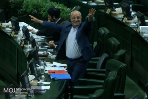 تذکر به زنگنه در مجلس به خاطر عدم پذیرش بیماران کرونایی در درمانگاه‌های وزارت نفت