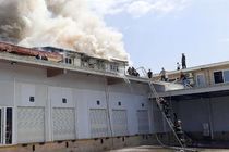 آتش نشان ها از تهران برای مهار آتش‌سوزی گسترده در یک شرکت لبنیاتی آمل اعزام شدند