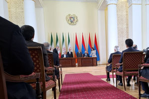 یک بیانیه مشترک و 10 سند همکاری میان ایران و ارمنستان امضا شد