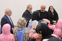 رئیس جمهور با جمعی از کودکان بی‌سرپرست و بدسرپرست در مجتمع «خانه دختران ایران» دیدار کرد