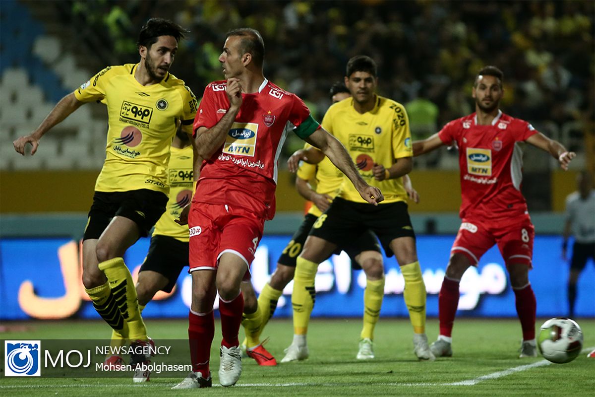 دیدار تیم های فوتبال پرسپولیس و سپاهان اصفهان