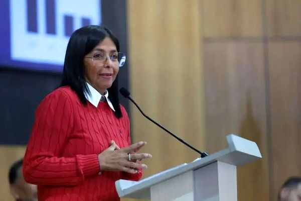 رئیس جمهور موقت ونزوئلا خواهان نبرد دیپلماتیک با آمریکا شد