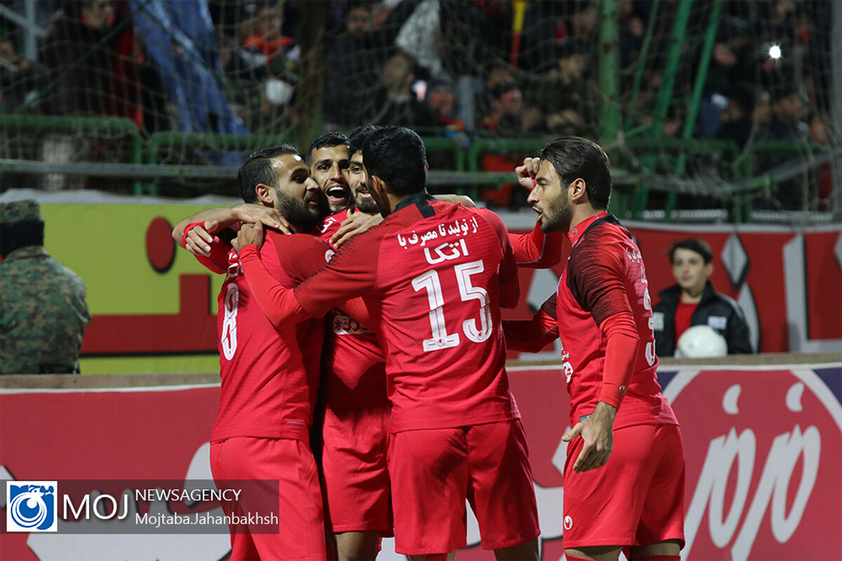دیدار تیم های فوتبال ذوب آهن و پرسپولیس