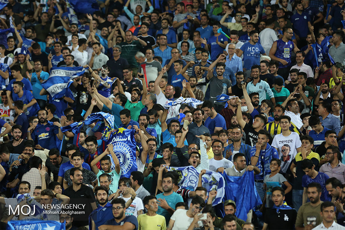 دیدار تیم های فوتبال استقلال تهران و تراکتورسازی تبریز