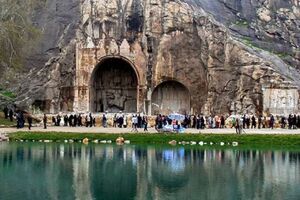 نصب نماد «سپر آبی» در تاق‌بستان کرمانشاه