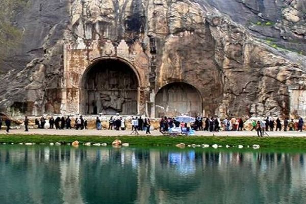 نصب نماد «سپر آبی» در تاق‌بستان کرمانشاه