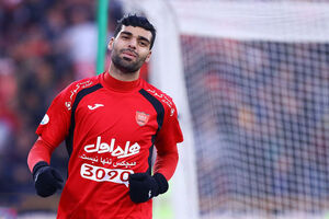 ستاره پرسپولیس وارد قطر شد/ طارمی مورد استقبال مسئولان باشگاه الغرافه قرار گرفت