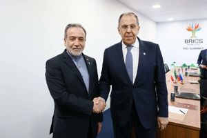 وزرای  امور خارجه ایران و روسیه با یکدیگر رایزنی کردند