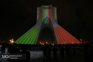 نورافشانی میادین شهر تهران در شب ۲۲ بهمن