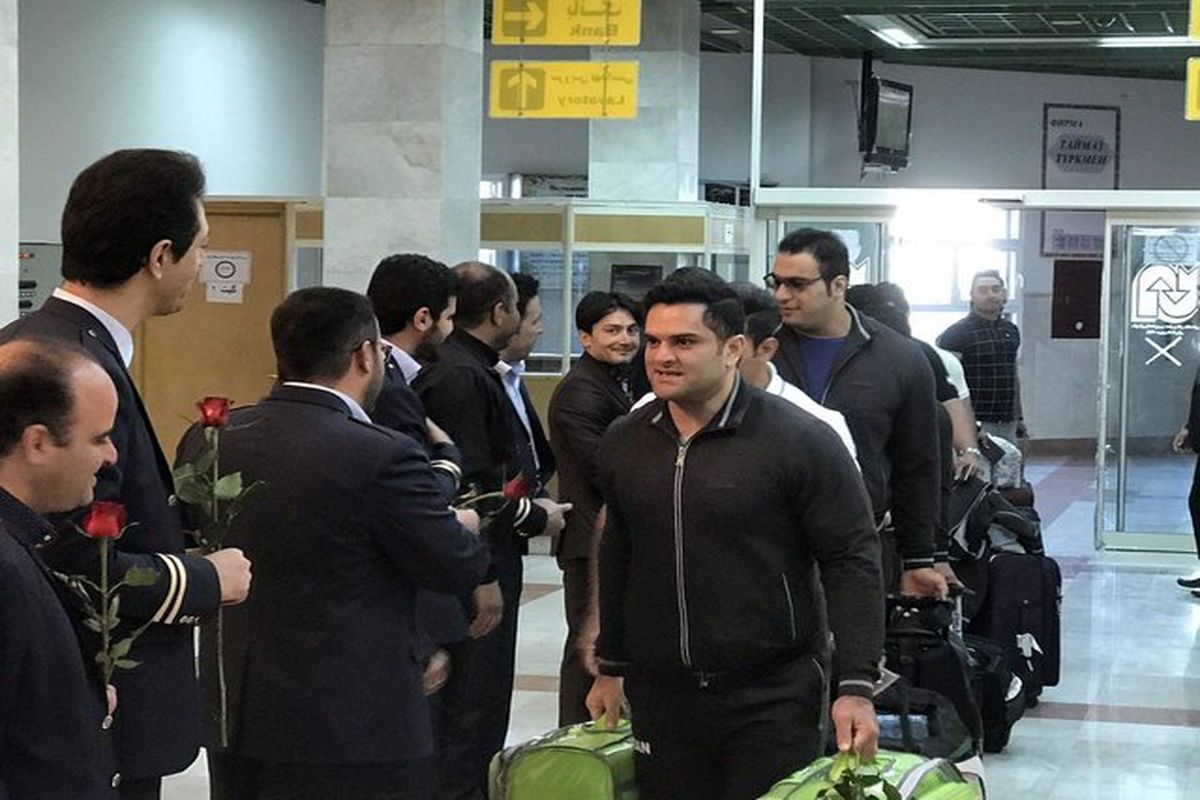 استقبال از وزنه برداران