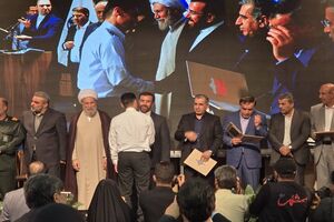 رئیس سازمان آتش‌نشانی شیراز در جشنواره شهید رجایی، به عنوان کارمند نمونه برگزیده شد